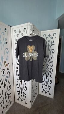 Guinness Shamrock Logo T Shirt Medium Gray St Patricks Graphic Tee nwot